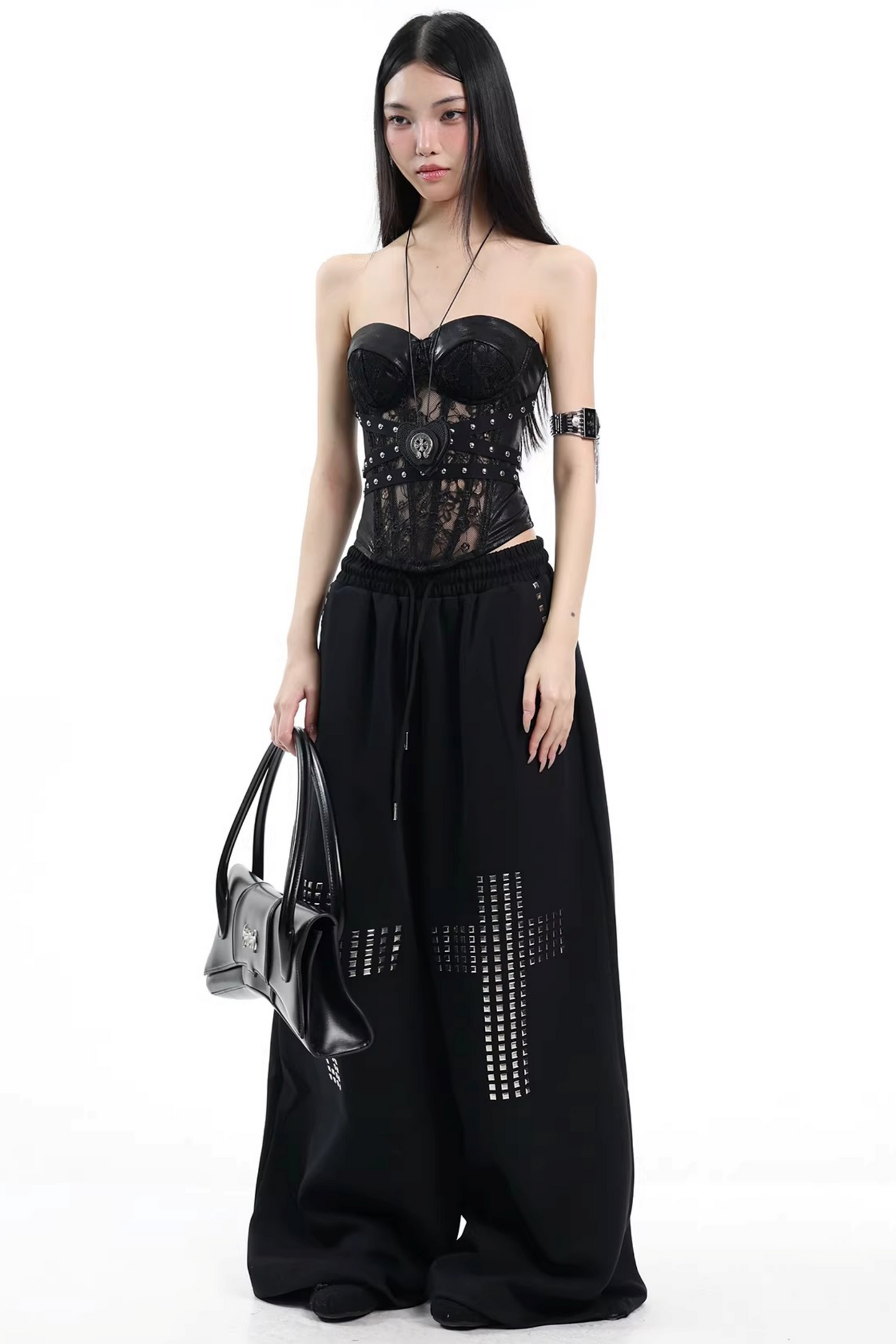 Schwarze Weste mit Spitze und Nieten