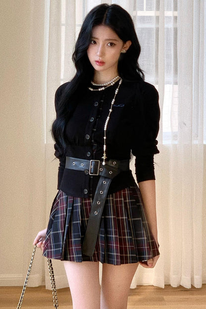Chemise noire à manches bouffantes avec ceinture