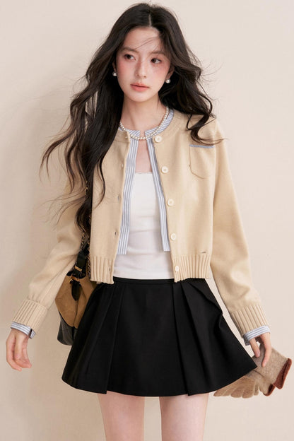 Chic Wool-Blend Cropped Cardigan