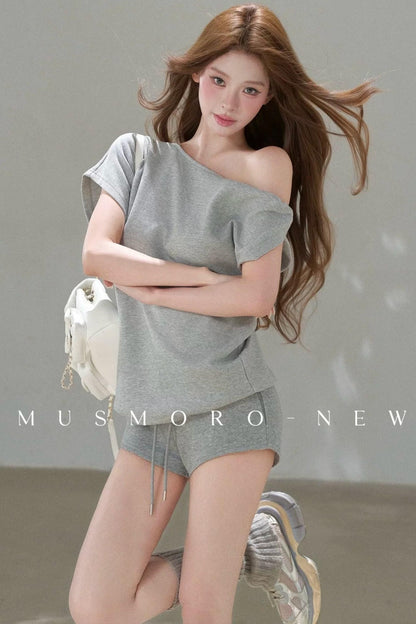 Three-Dimensional Twist Shoulder Top