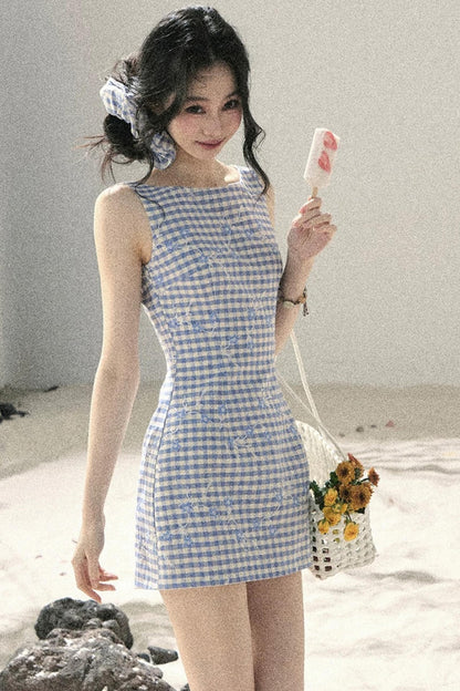 Robe d’été à carreaux avec broderie