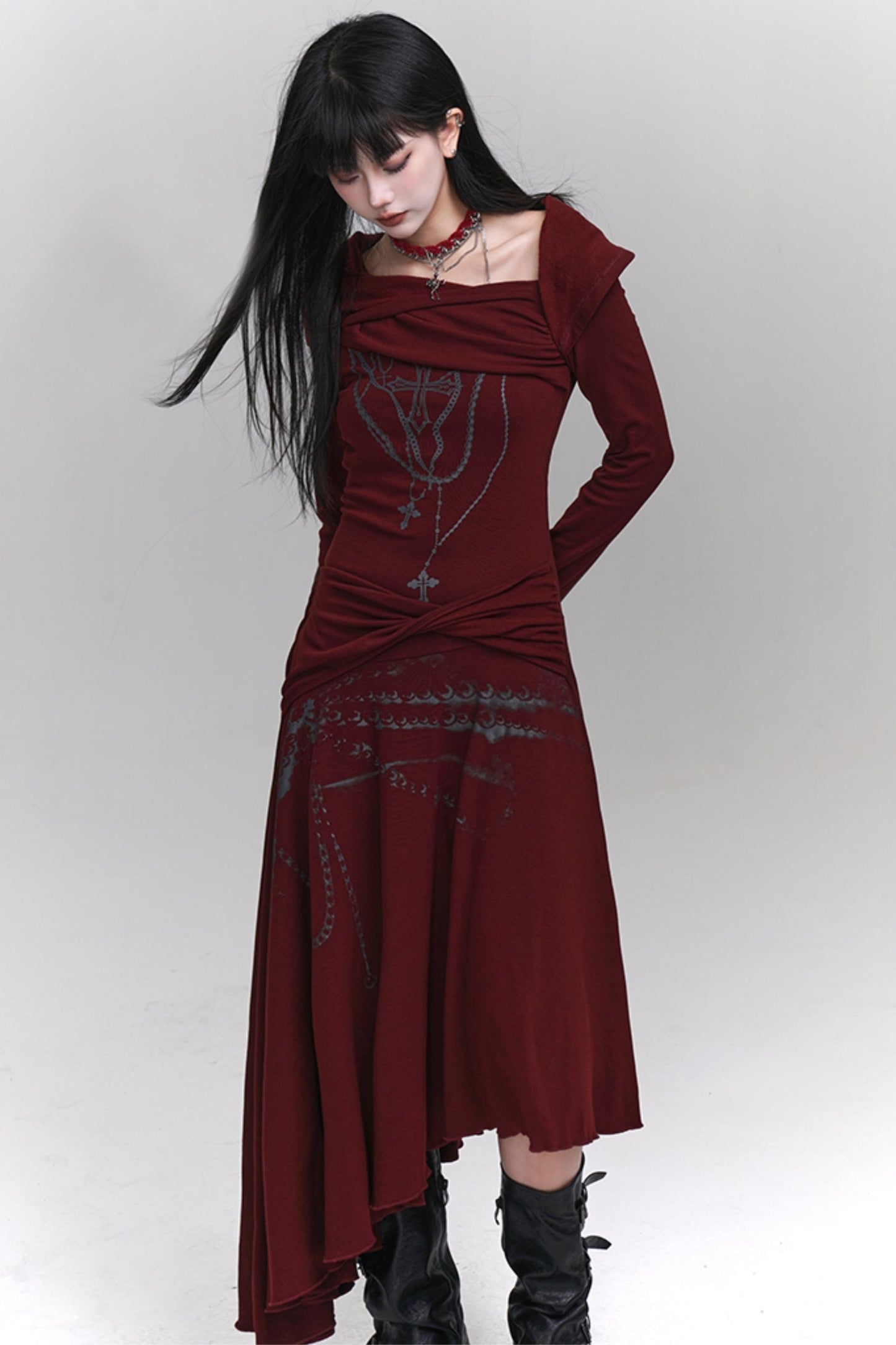 Ghost Girl's original beautiful niche red dress is worn by art students in autumn and winter