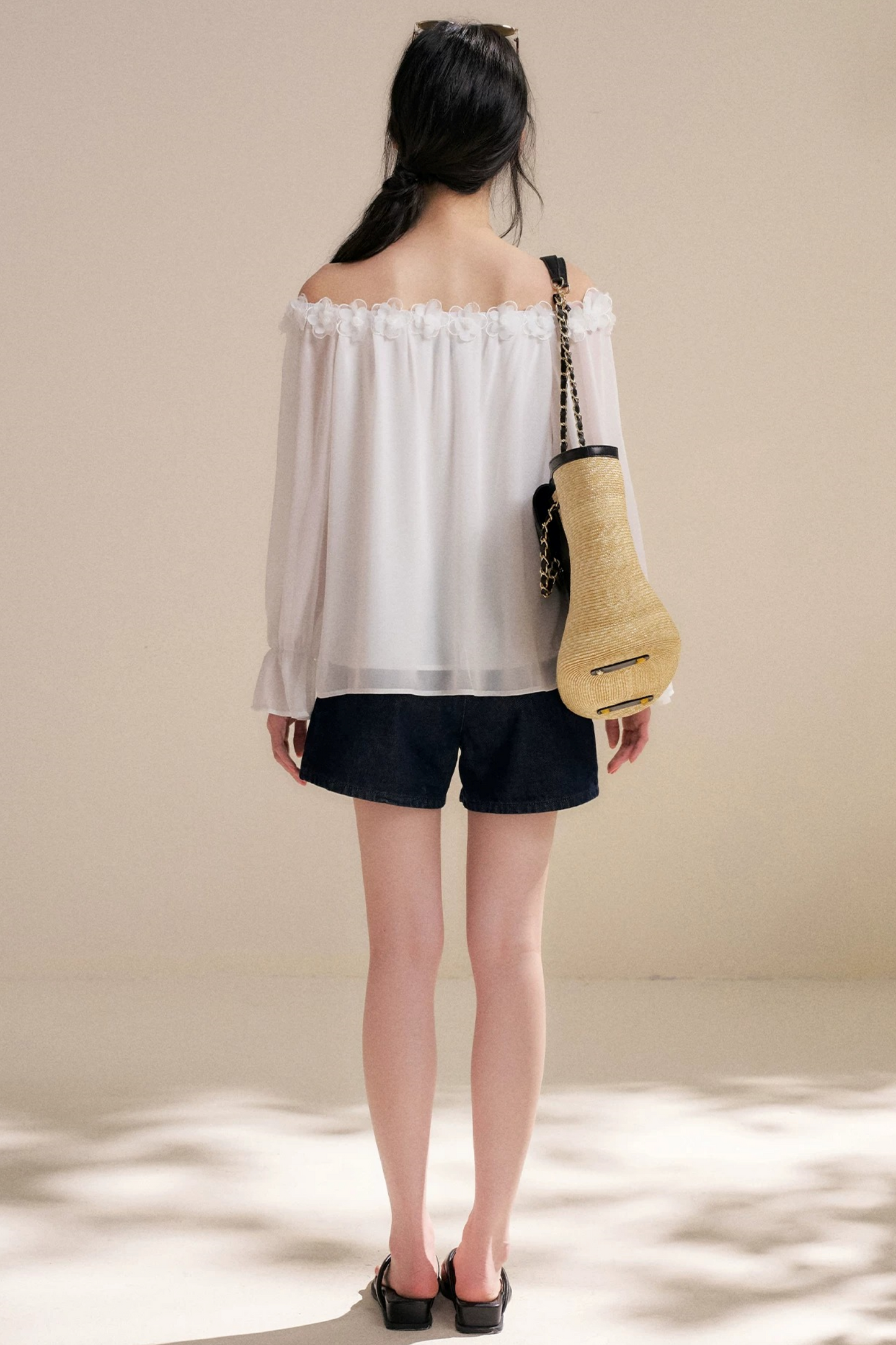 Blusa de gasa con flores tridimensionales