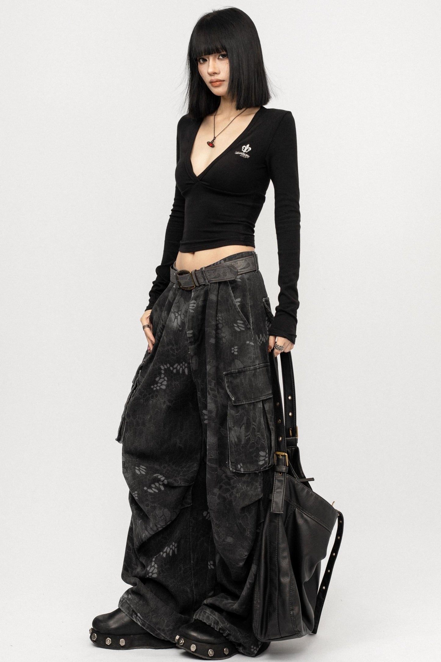 Black V-Neck Long-Sleeved Slim Top