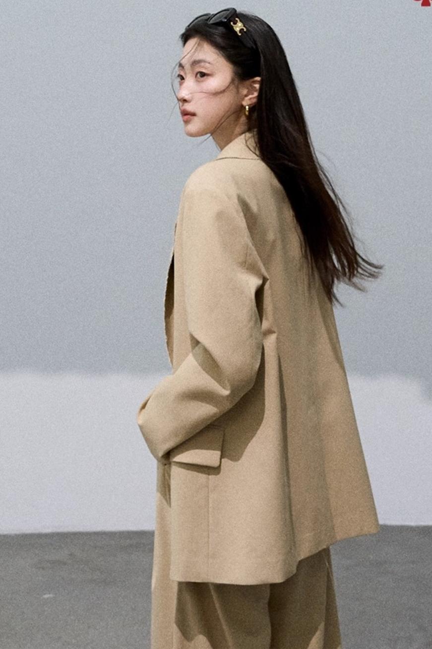 Wide-Shouldered Textured Khaki Short Jacket