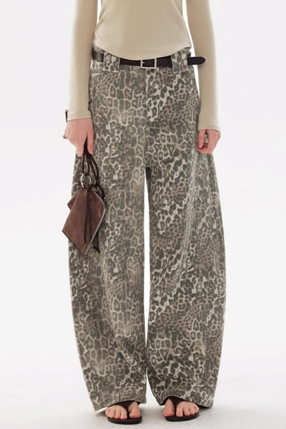 Versatile Silhouette Scimitar Pants