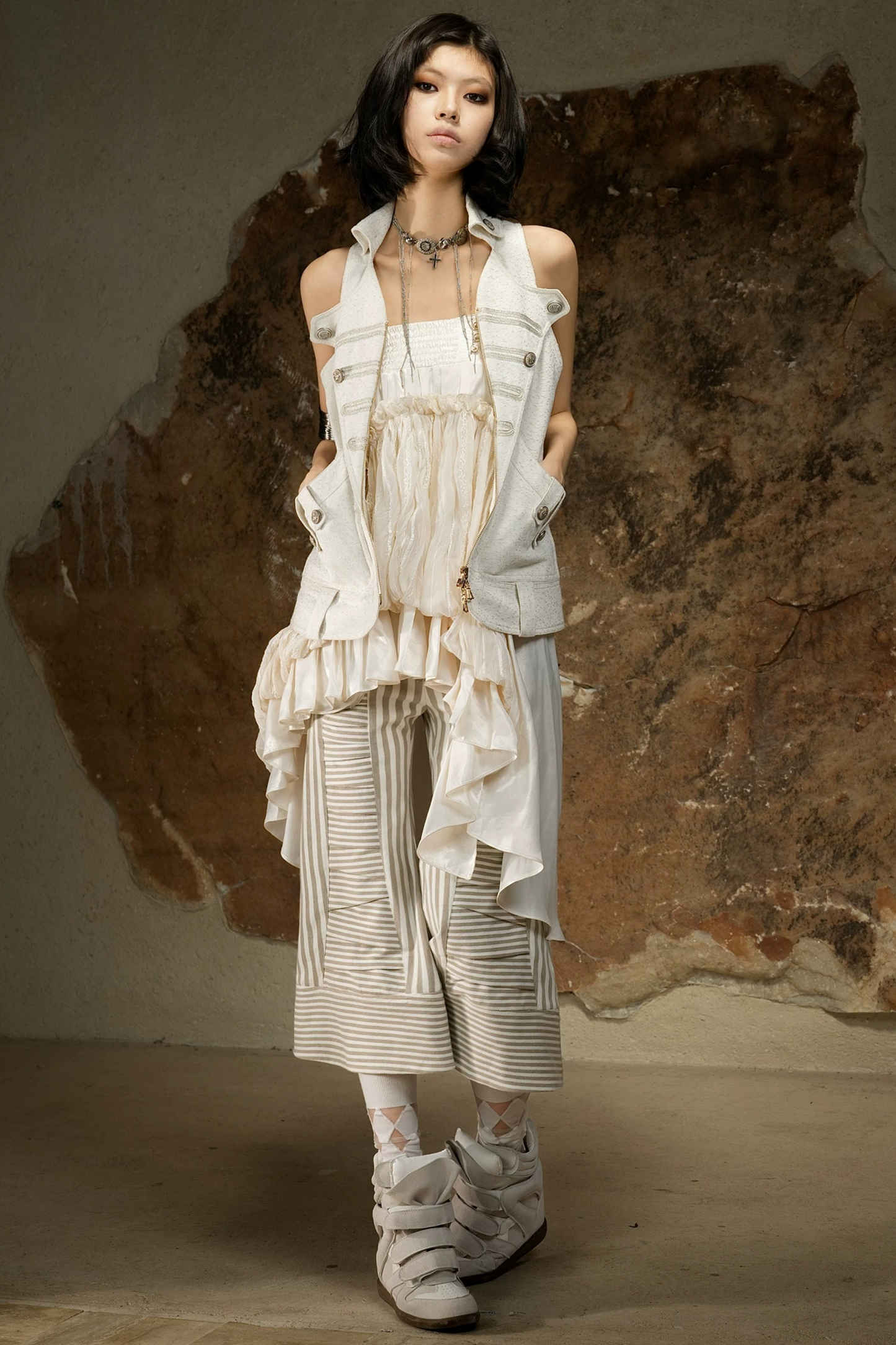 Maglia gotica senza maniche con scollo all’americana
