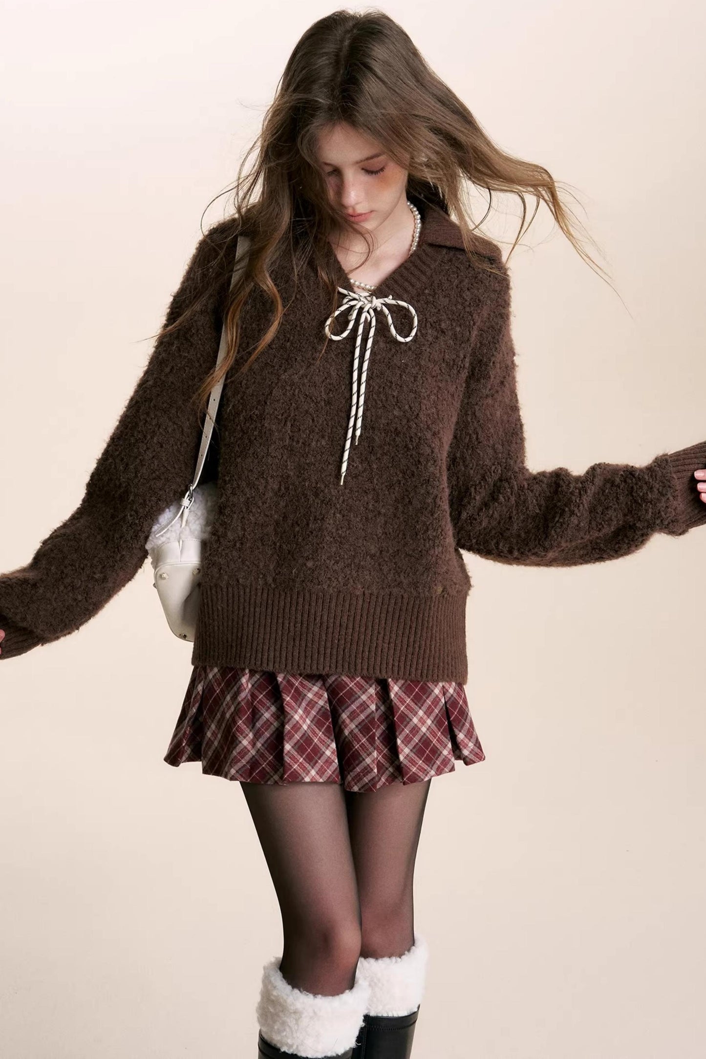 Contrasting Color Bias-Cut Pleated Short Skirt