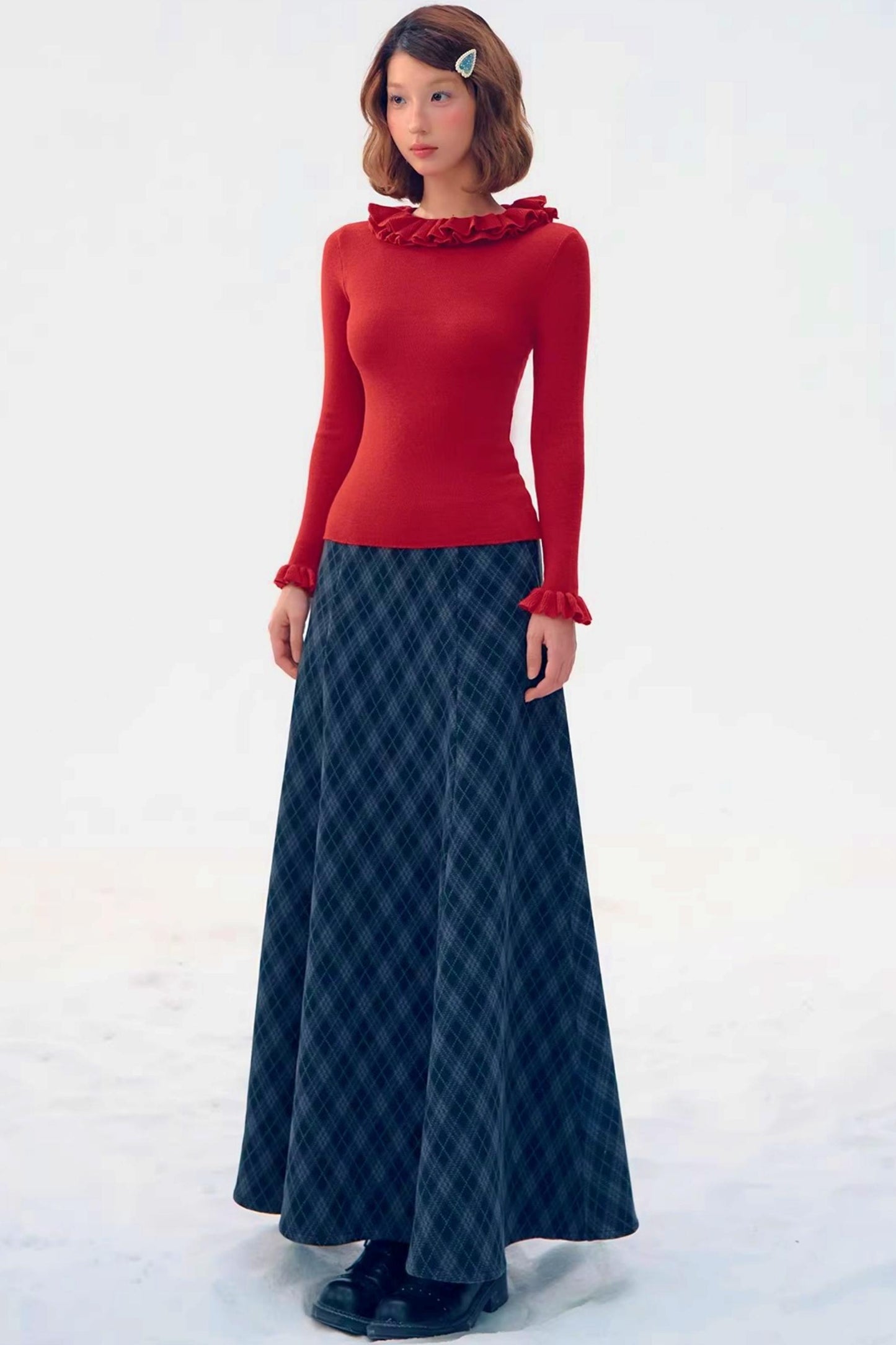 Three-Dimensional Lace Knit Slim Top