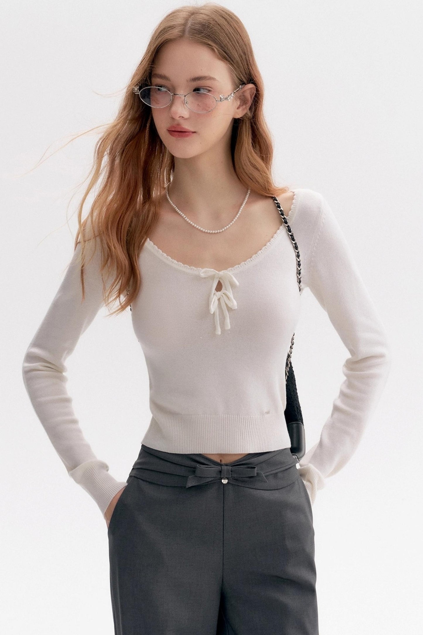 Bow Wavy Lace U-Neck Slim Top