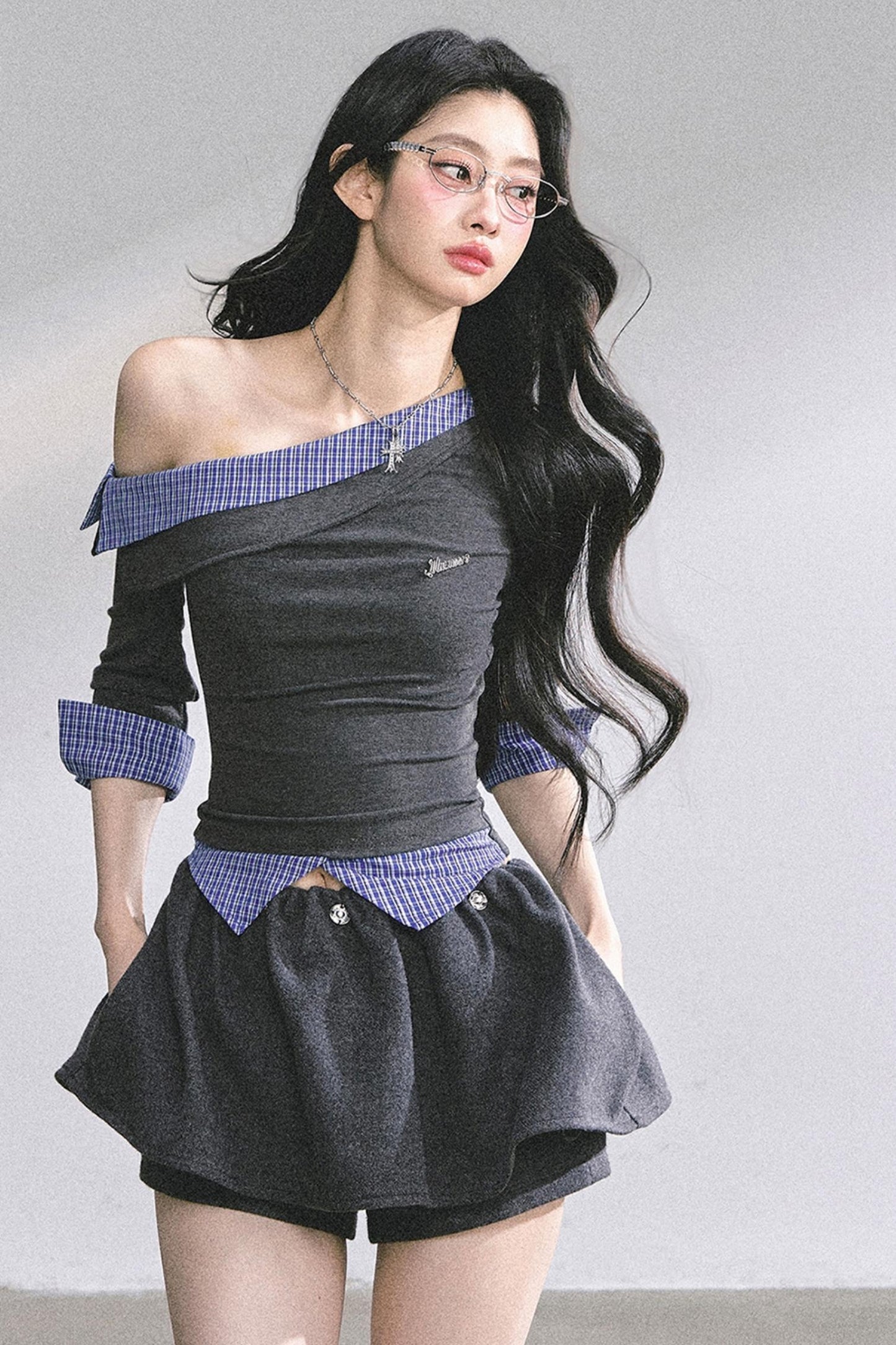 Gray Tone Slanted Shoulder Plaid T-shirt