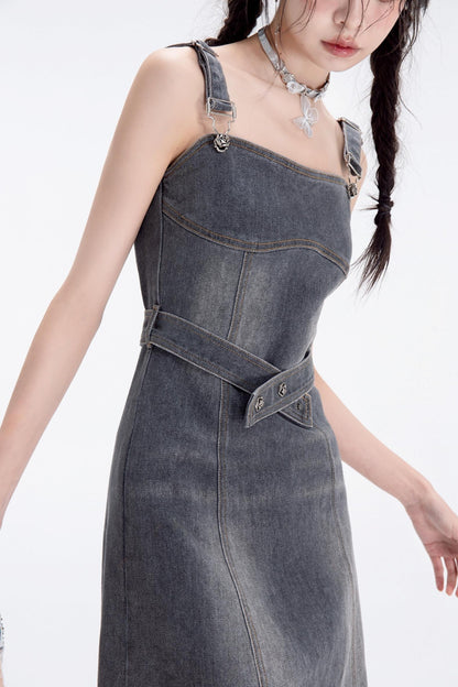 Robe à bretelles en denim lavé déchiré 