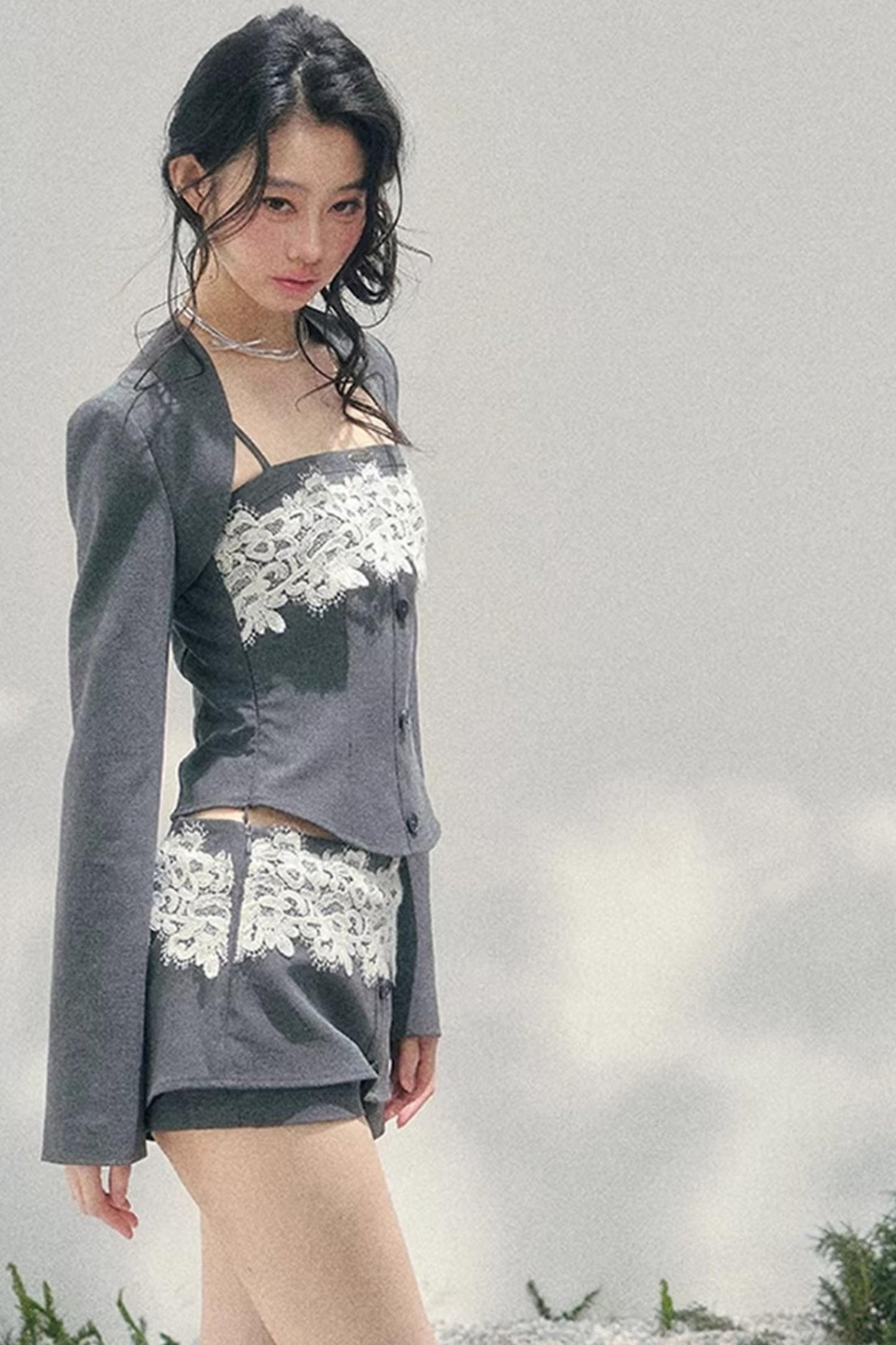 Eye-Catching Lace Spring Vest Set-Up