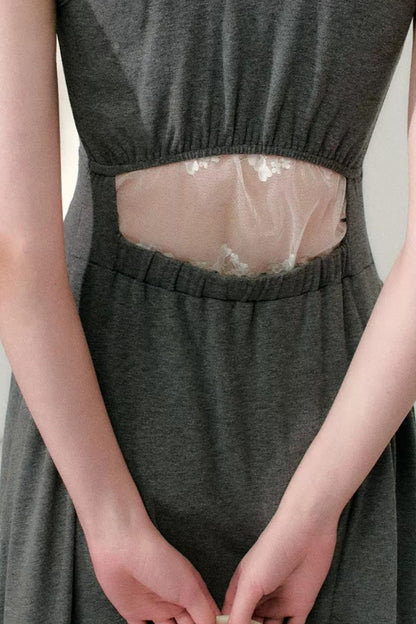 Vestido línea A irregular con escote en U en gris