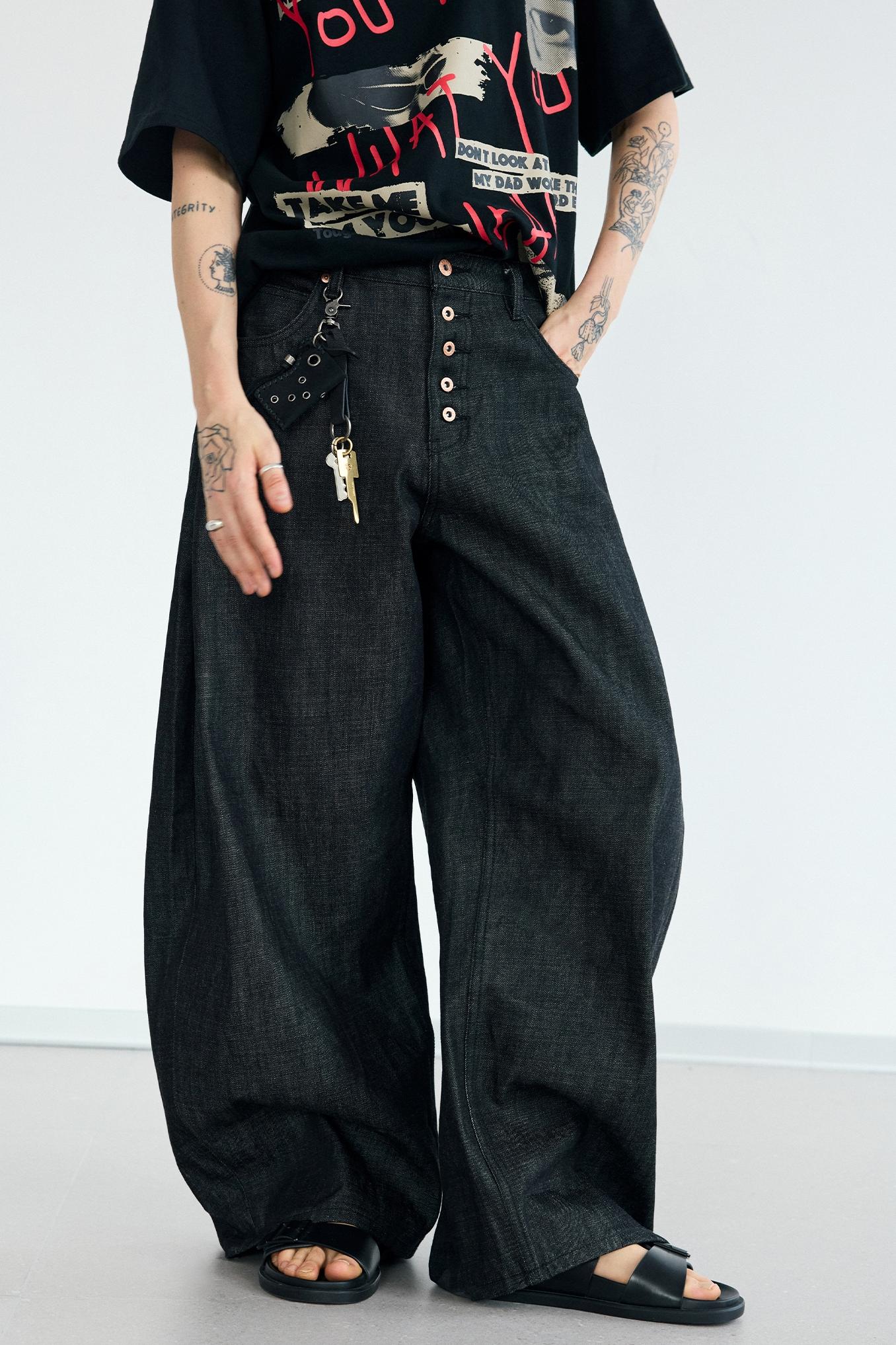 Wide-Leg Curved Knife Jeans