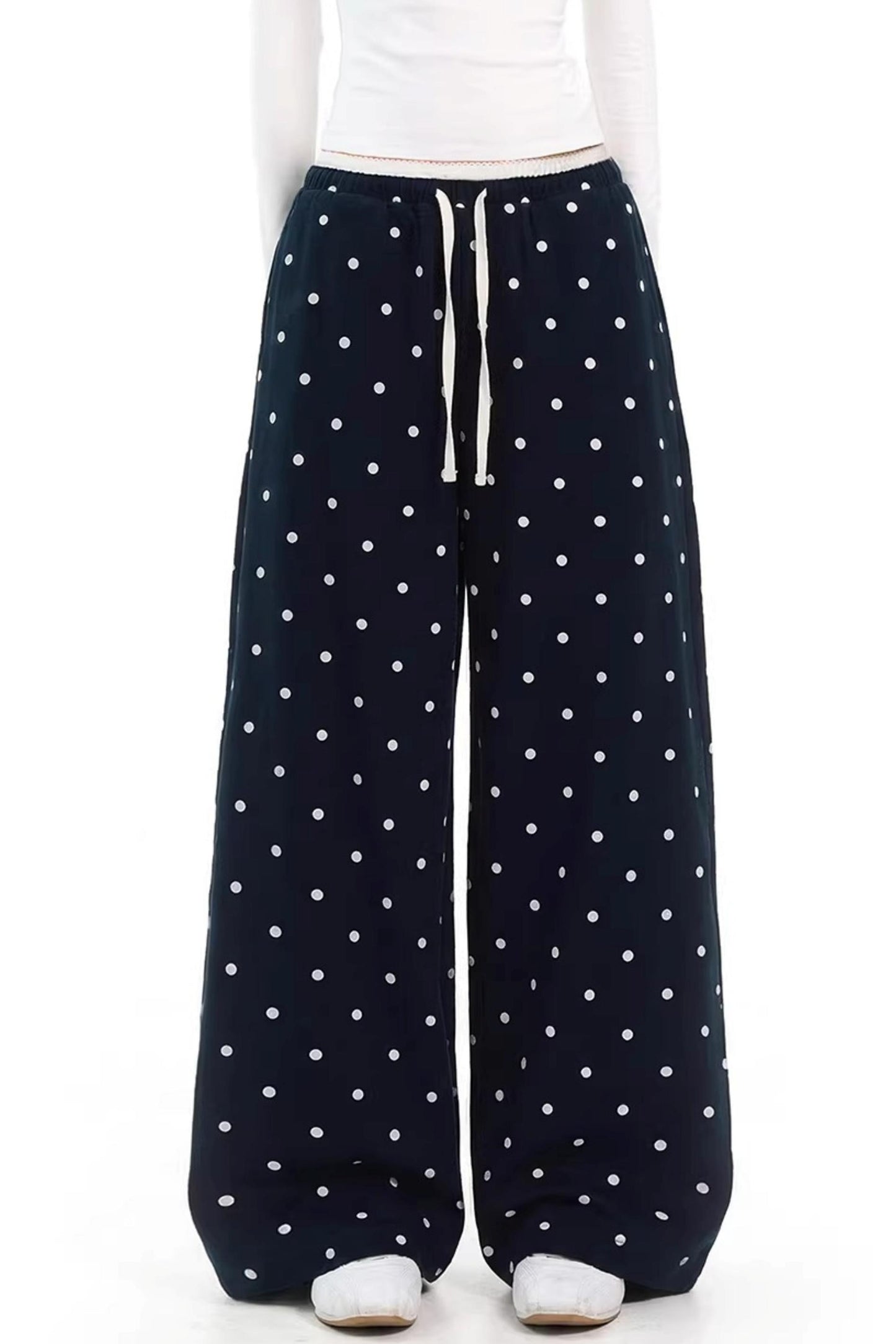 Pantaloni lunghi ampi e modellanti