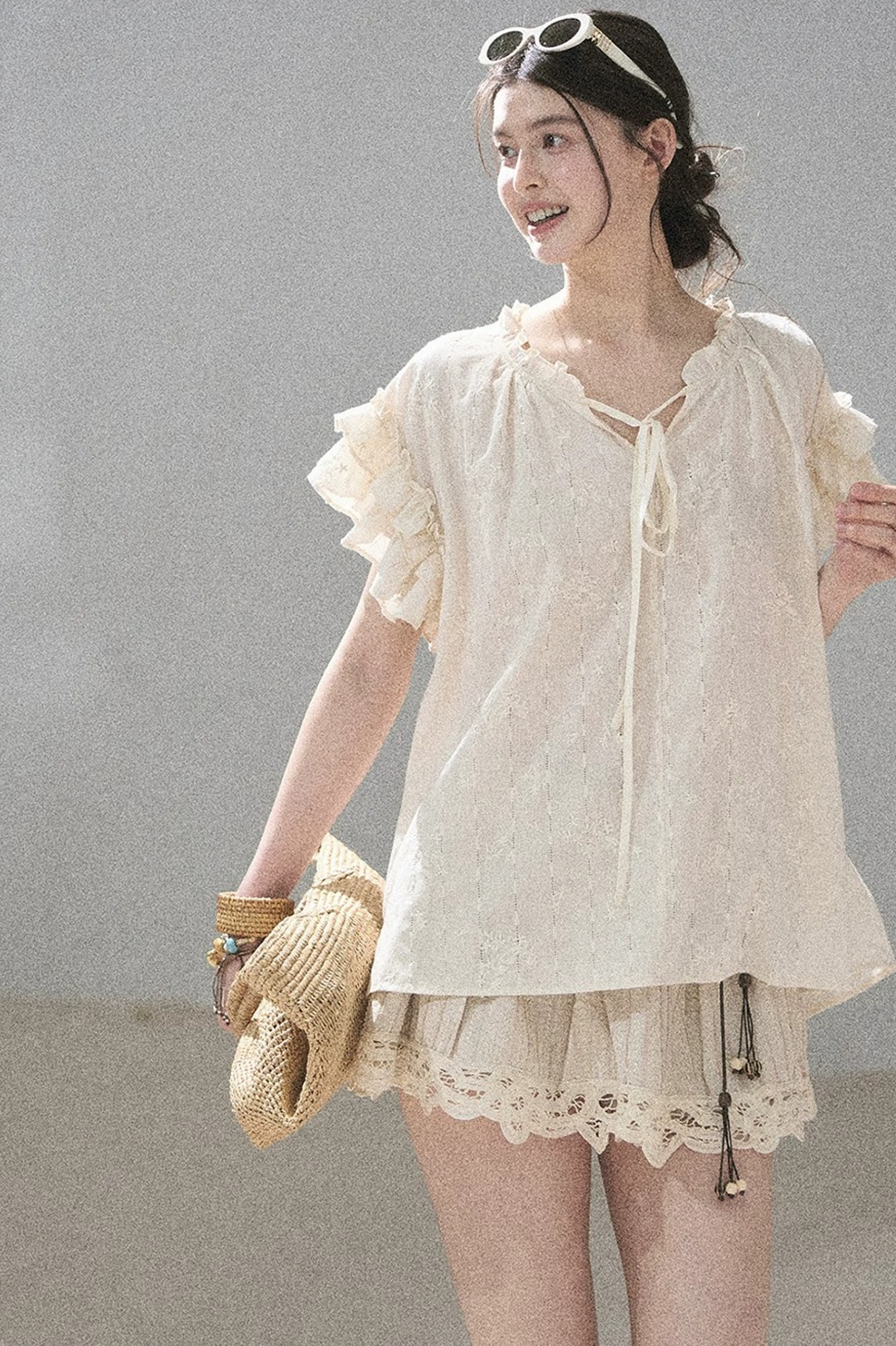 Bestickte V-Ausschnitt-Bluse