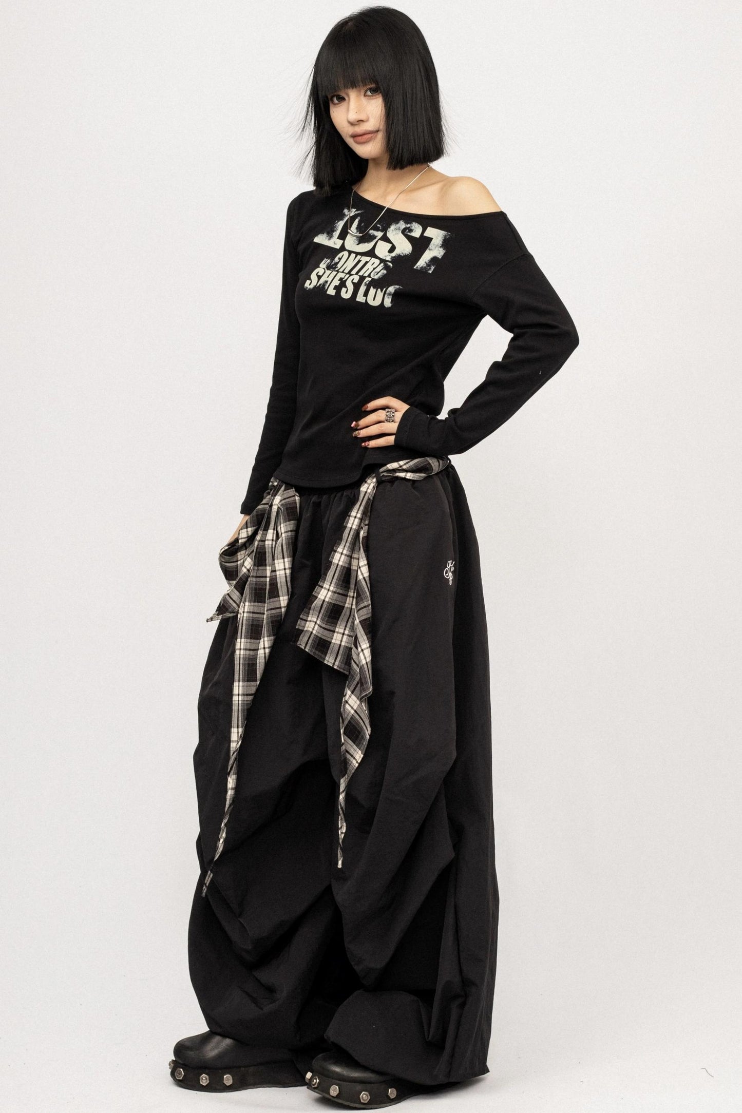 Monogram Print Off-Shoulder Slim T-Shirt