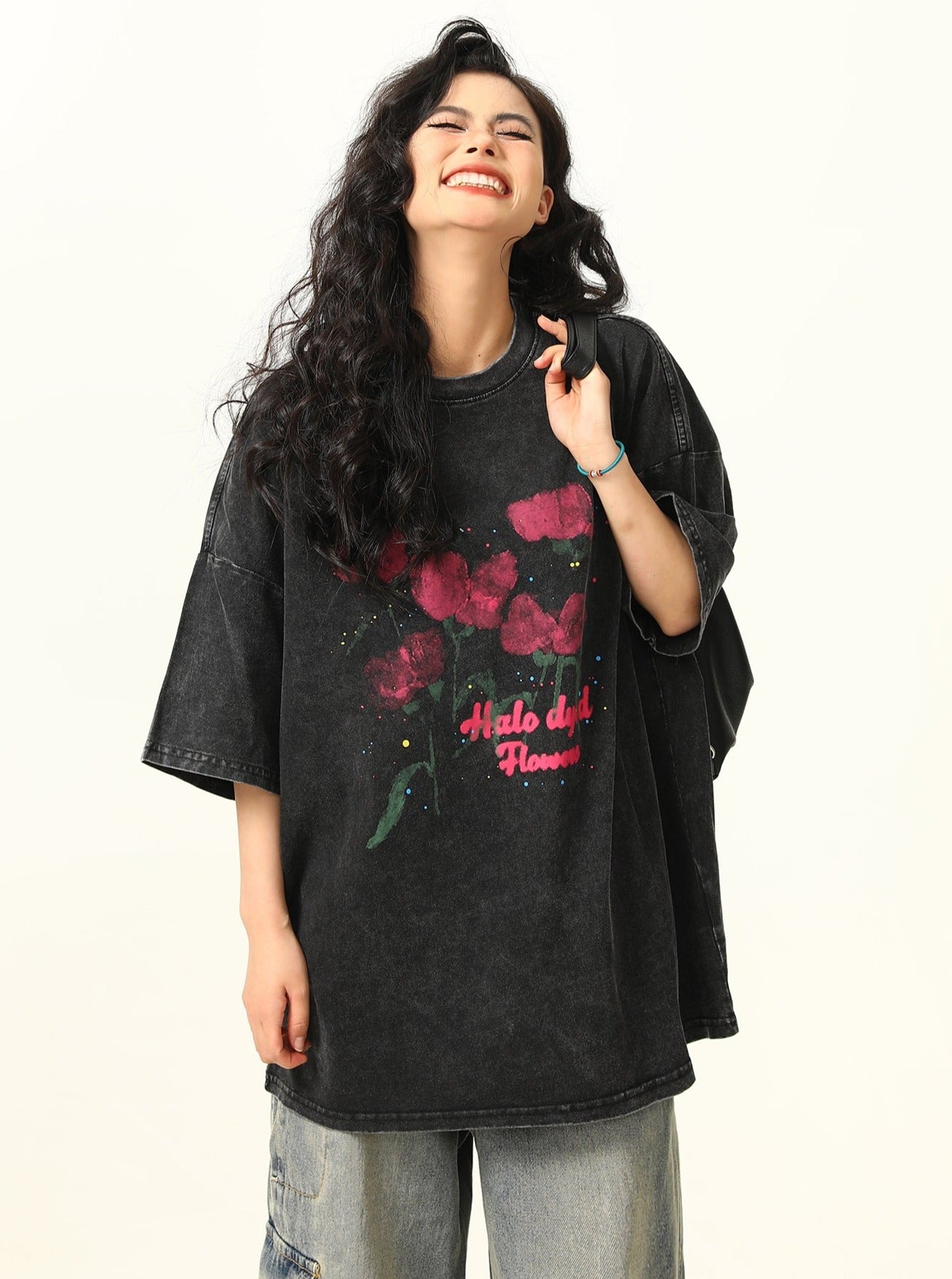 Gewaschenes T-Shirt mit Rosendruck (Distressed)