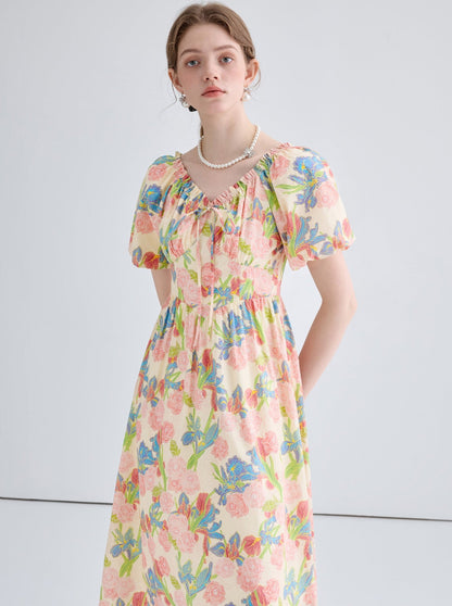 Langes Kleid mit floralem V-Ausschnitt