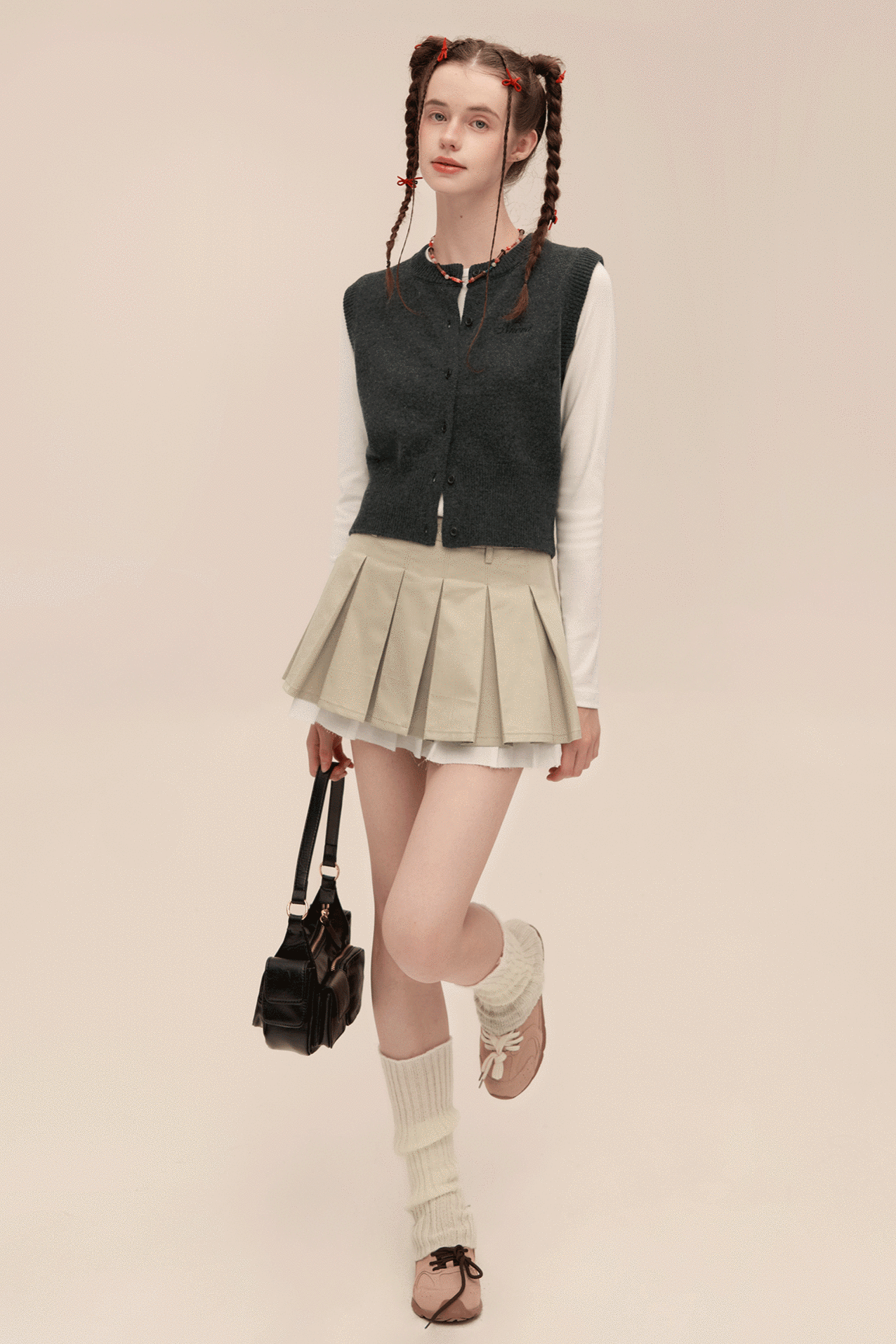 Embroidery Round Neck Sleeveless Knit Vest