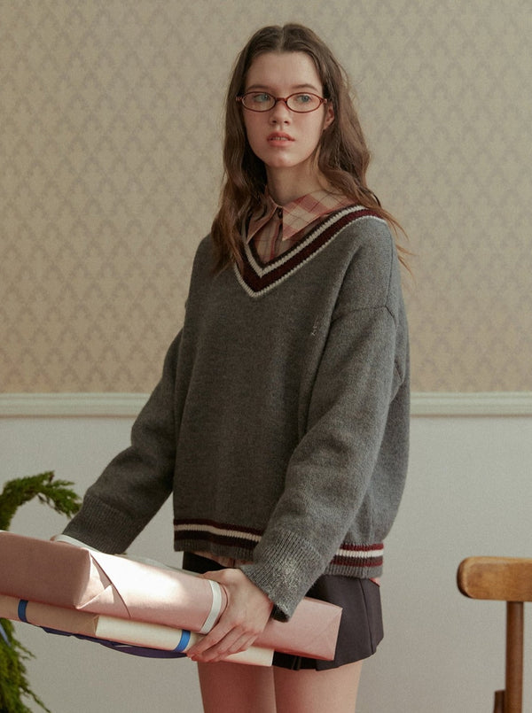 Sweater V-Neck College Vintage Top