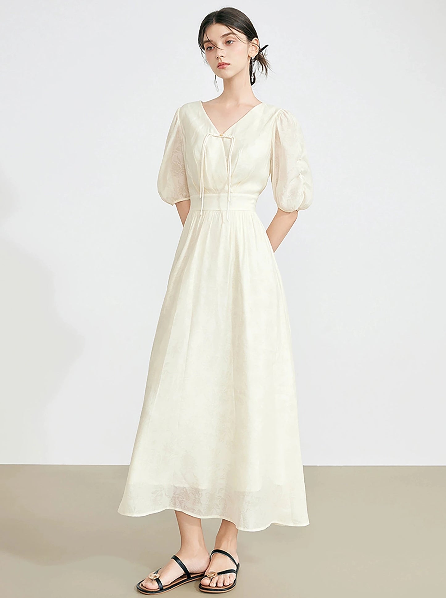 Französisches Sommerkleid mit Cinch-Taille