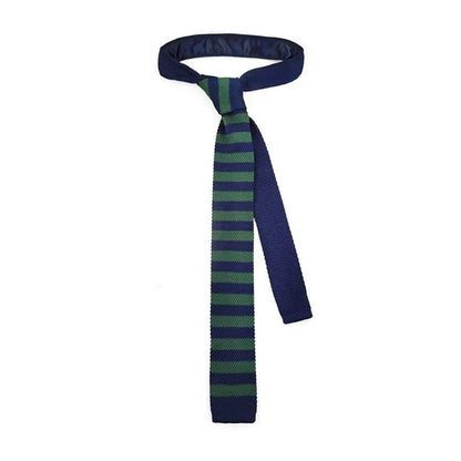 Horizontal striped knitted tie