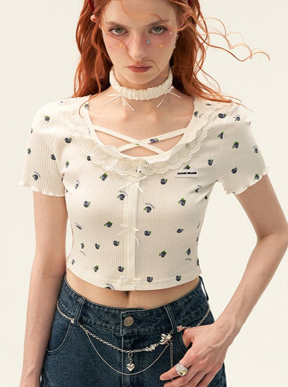 Straps show skinny white short T-shirt