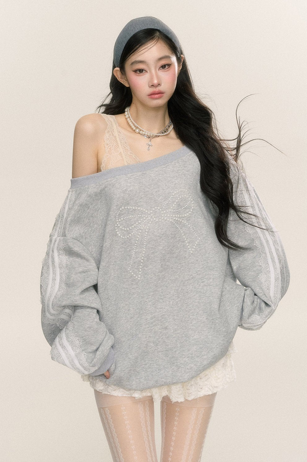 Less eyes [September 26 um 20 Uhr im Verkauf] Less eyes bow fantasy loose slanted shoulder sweatshirt women's early autumn