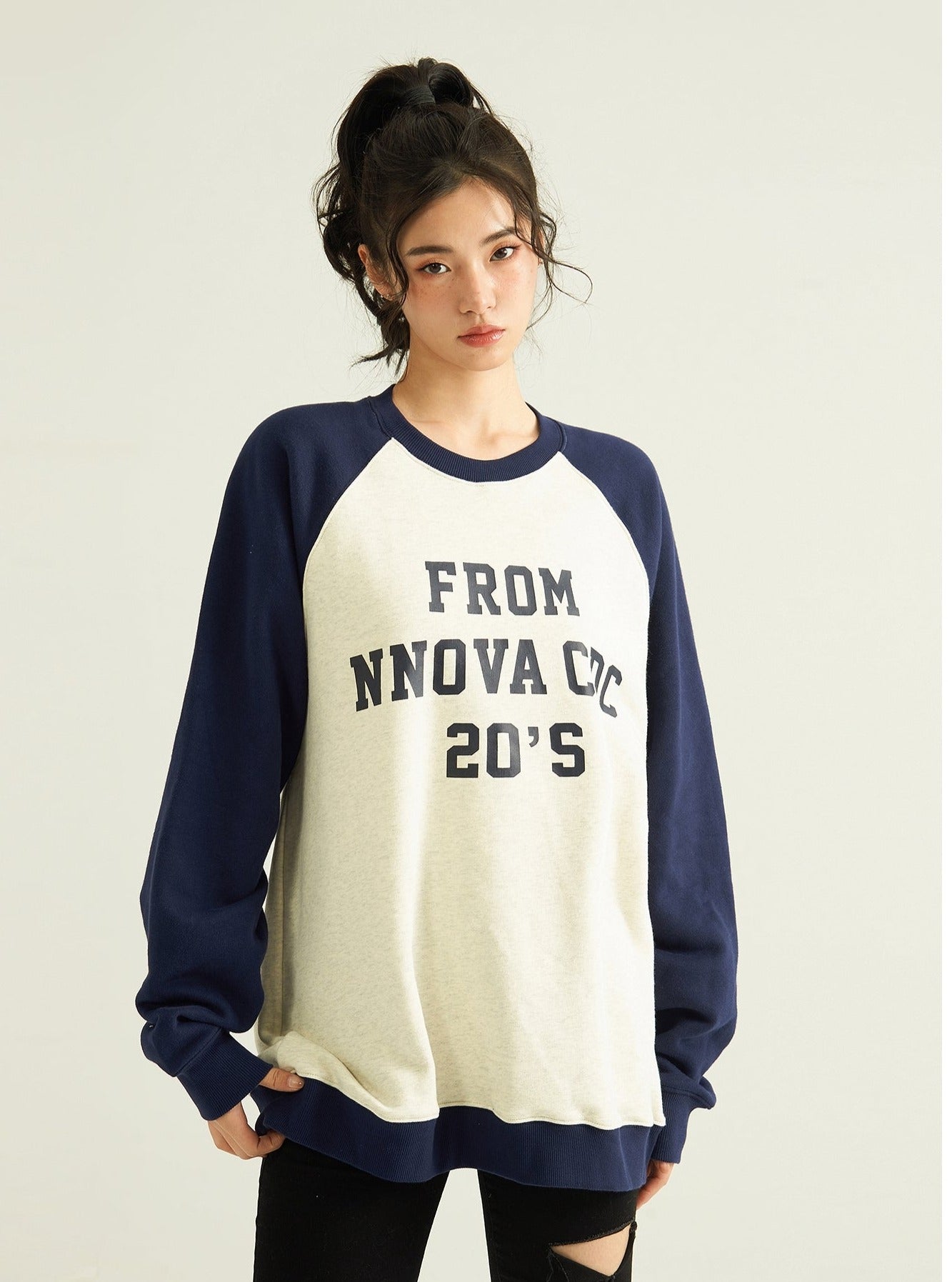 Long sleeve crewneck sweatshirt