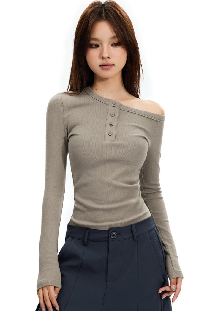 Buttoned Off-Shoulder Slim T-Shirt