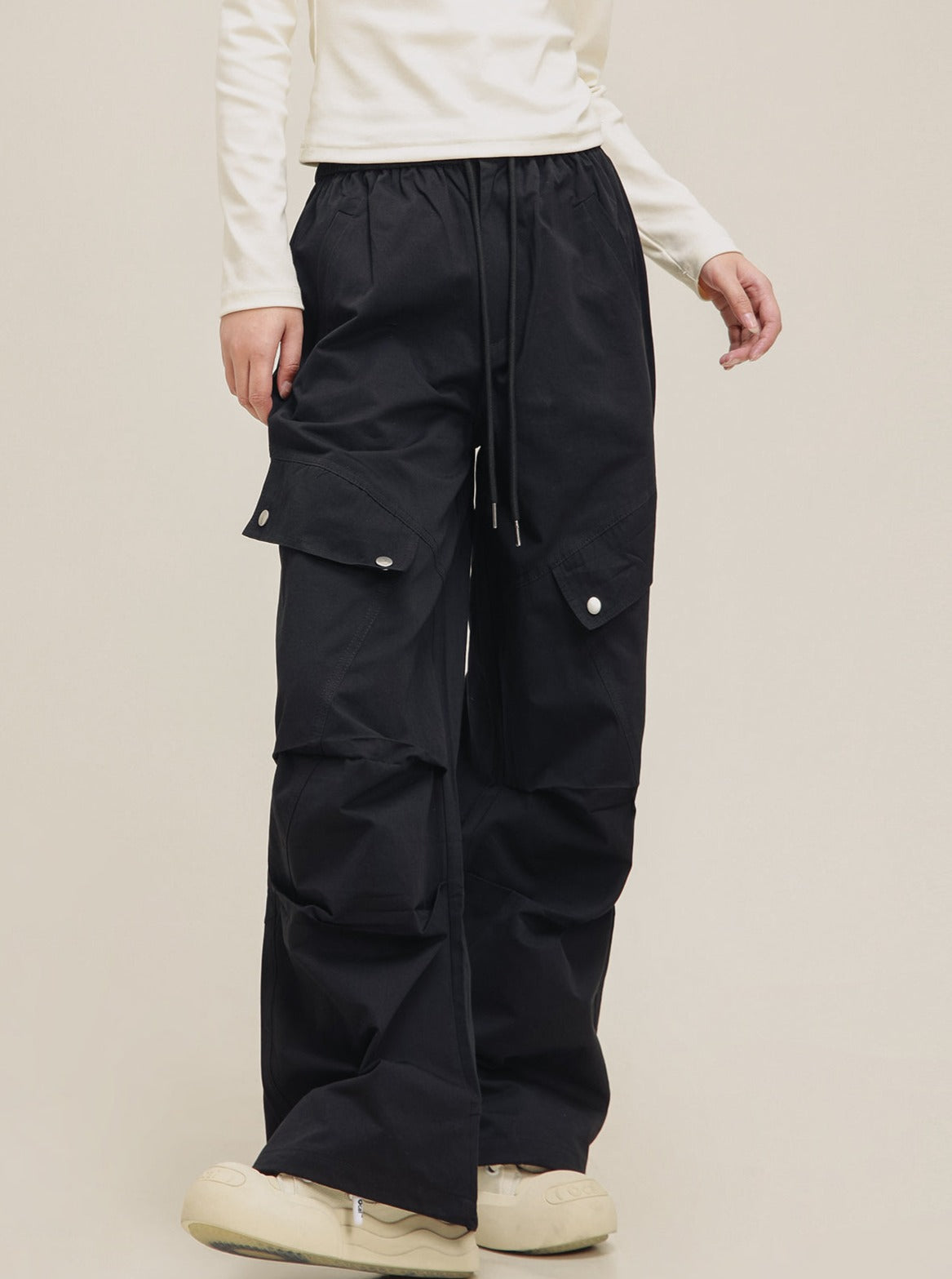 Side pockets black workwear pants