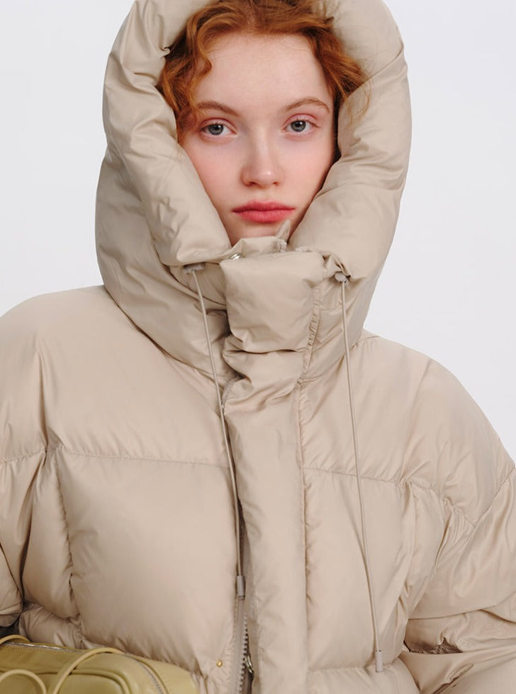 Short hooded down jacket