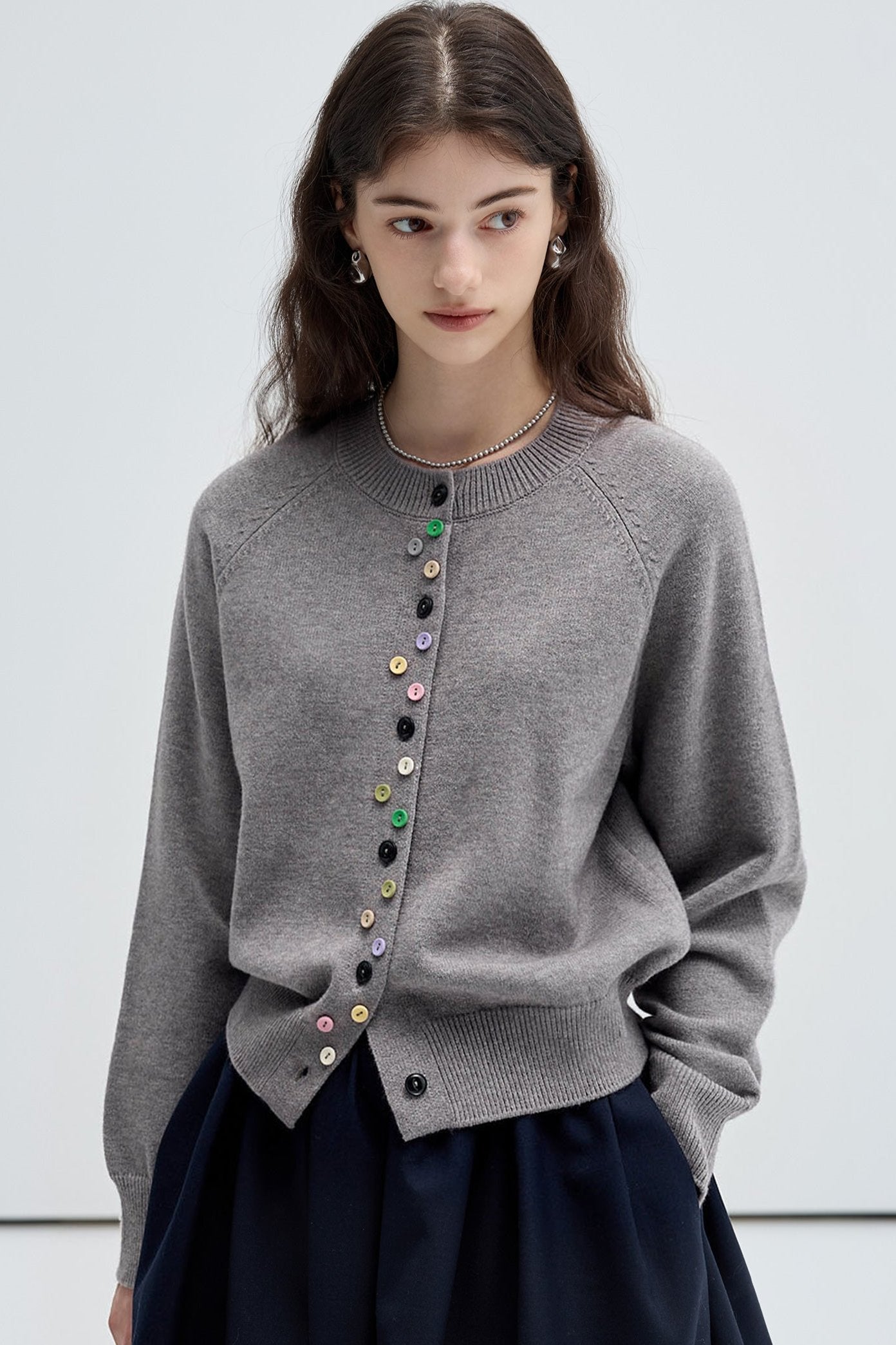 VEGA CHANG Knitwear Women's 2024 New Spring and Autumn Design Sense Small Many Pamine Color Button Cardigan Tops