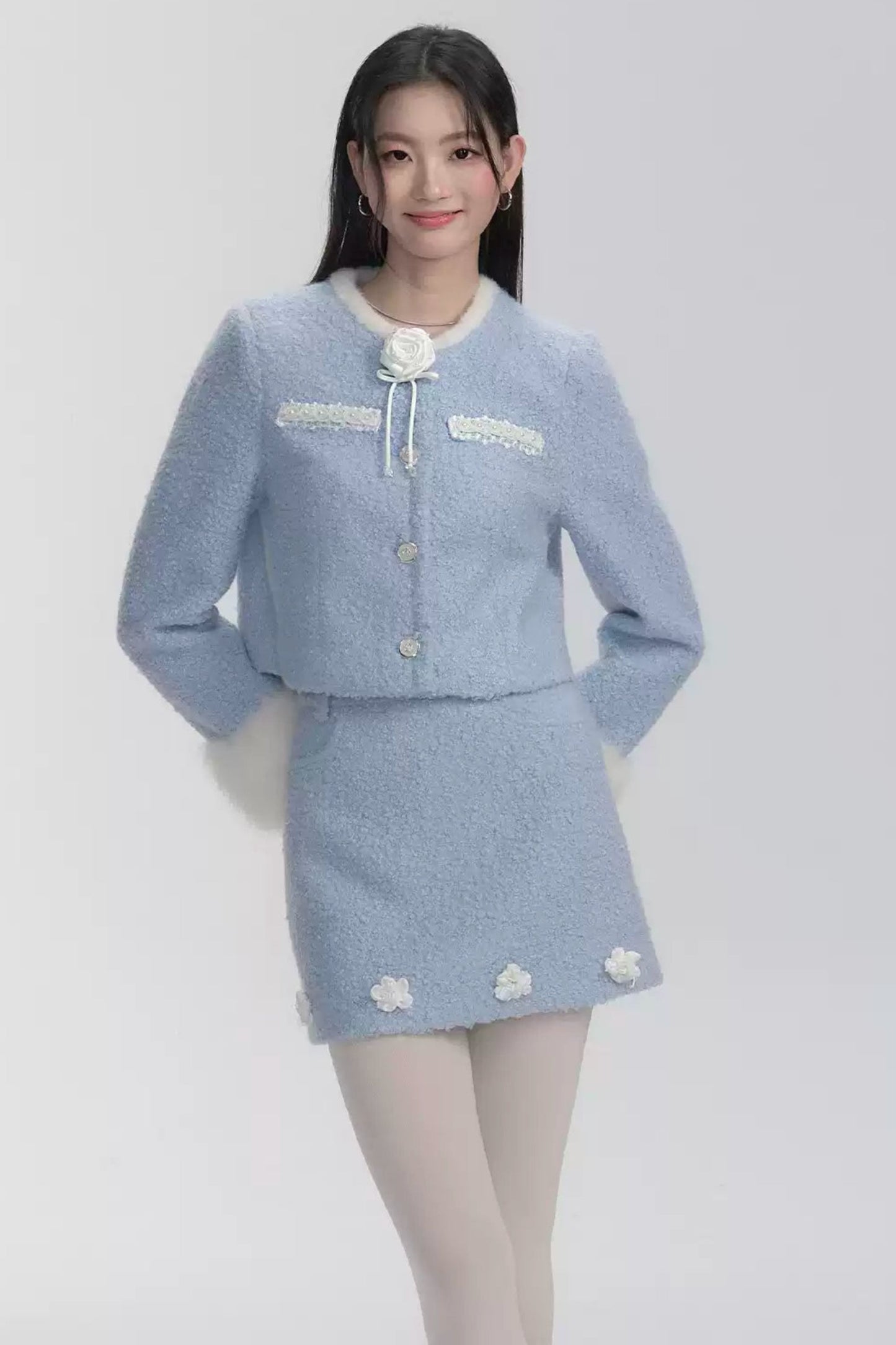 Blumengeschmückter eleganter Anzug-Set 