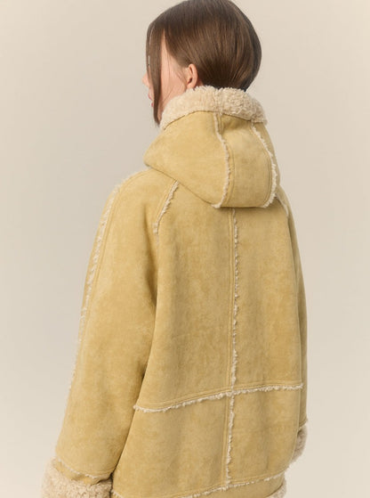 One-piece keyhole lamswool jacket