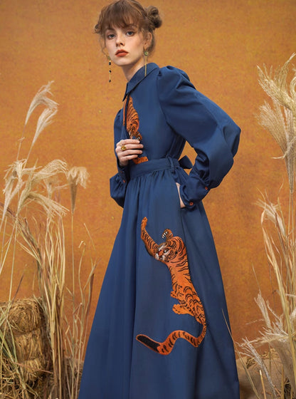 Vintage Tiger besticktes blaues Kleid