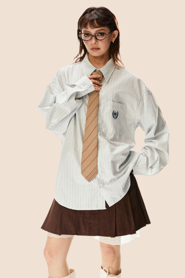 College-Stil gestreiftes Hemd 