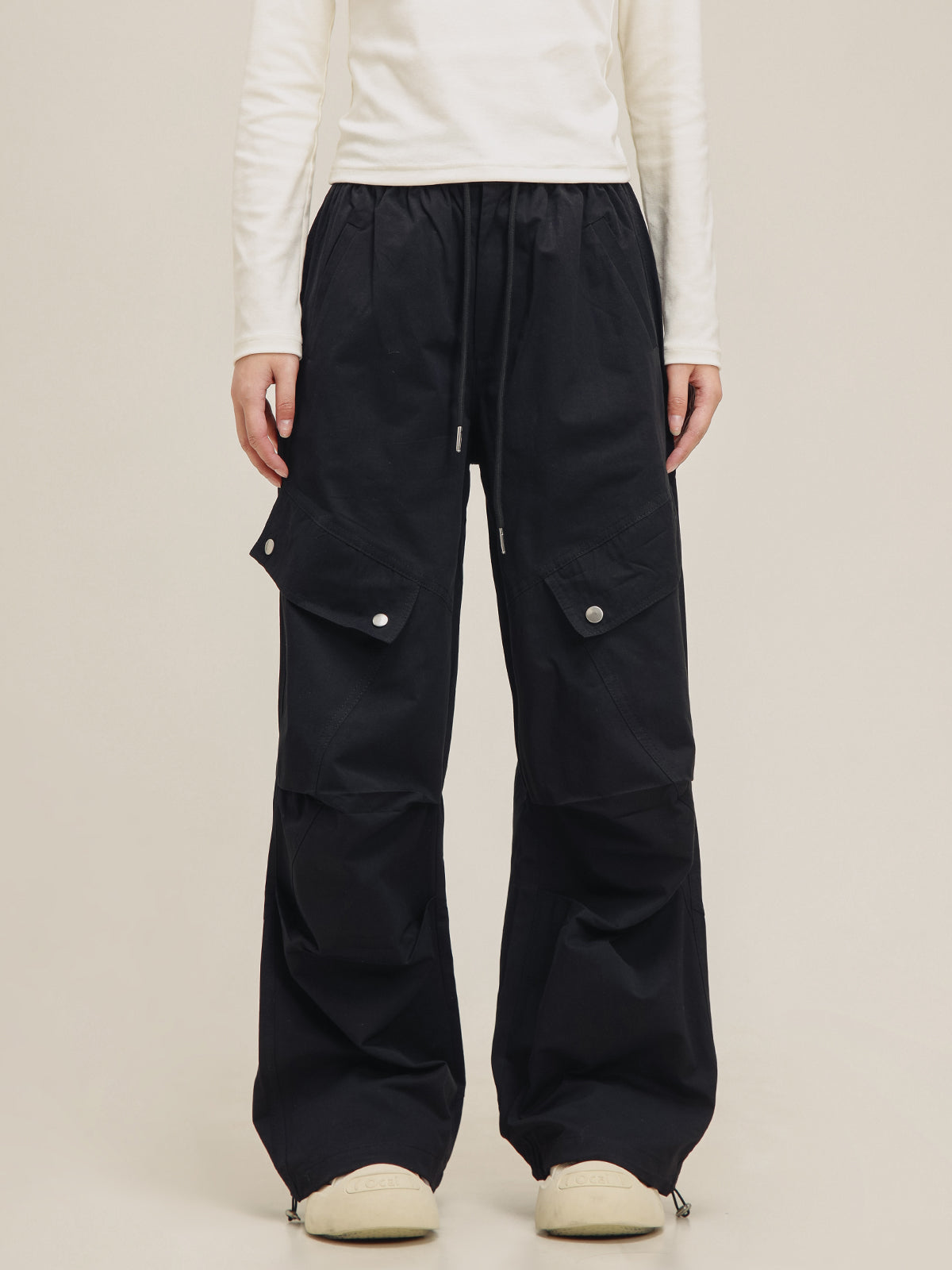Side pockets black workwear pants