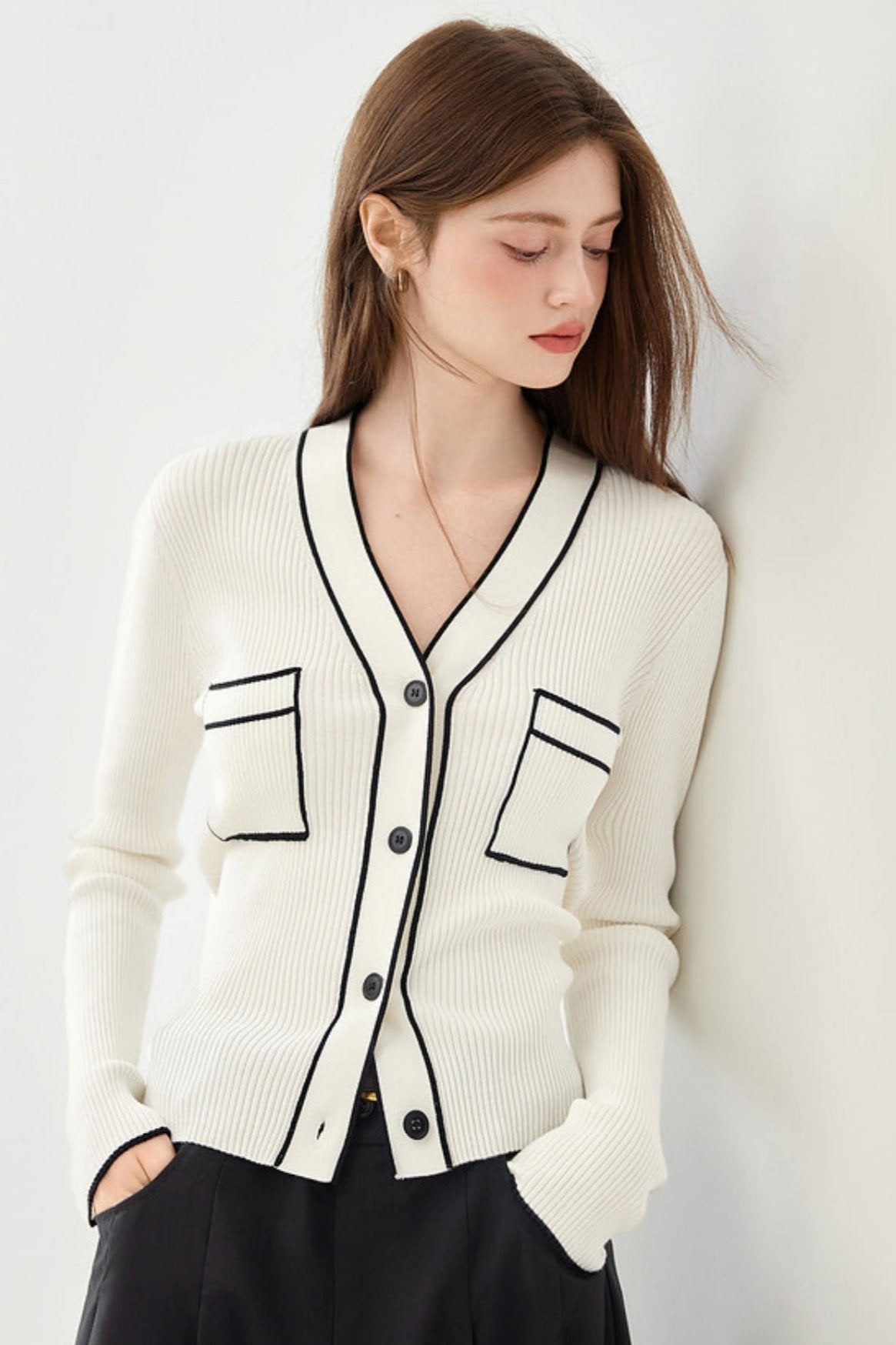 Knitted Contrast V-Neck Cardigan Top