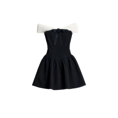 Vestido con hombros descubiertos en colores contrastantes