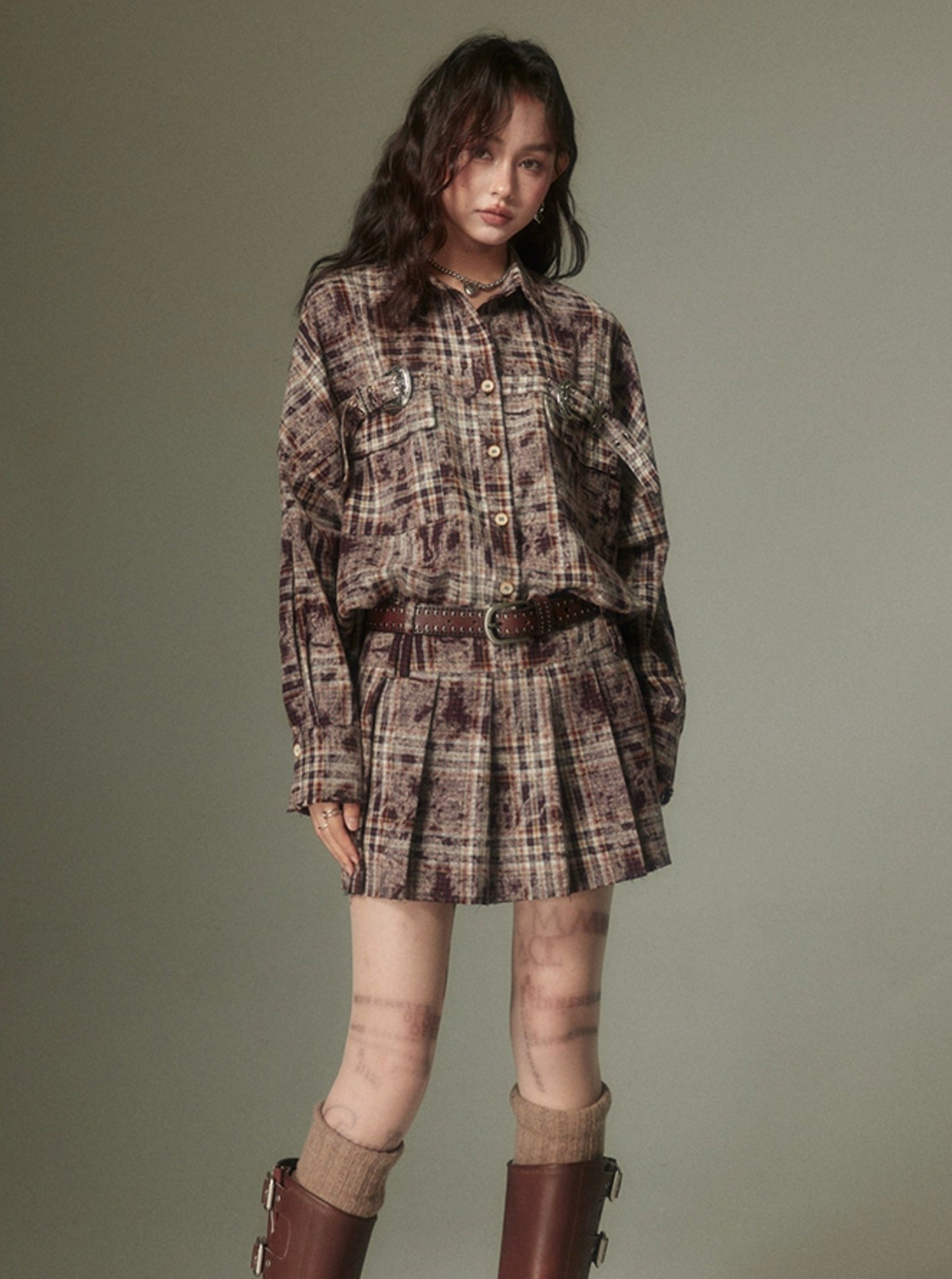 Contrast plaid shirt and pleated short skirt set