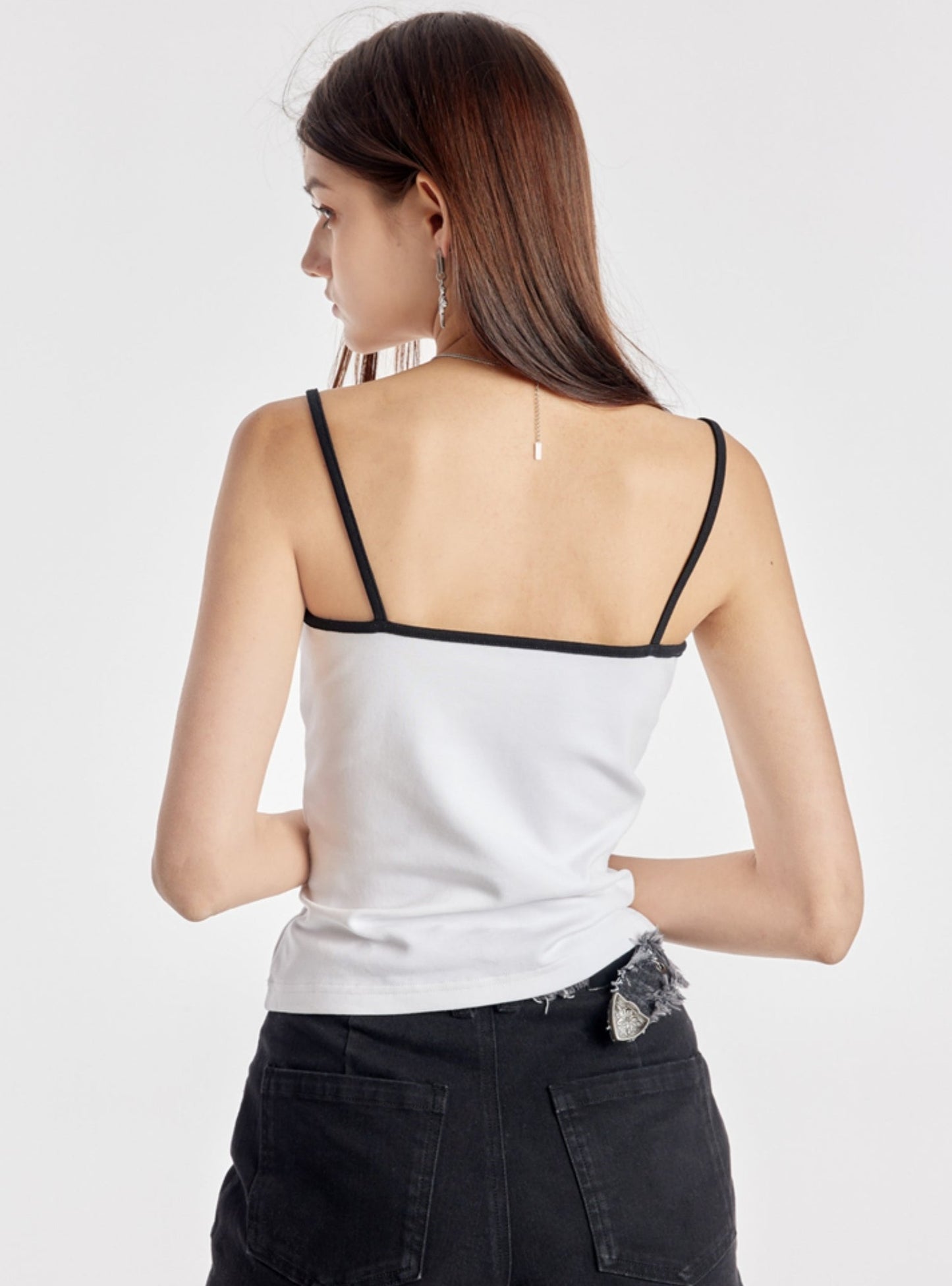 Slim White Sleeveless Top