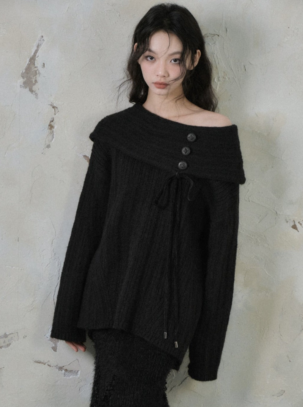 Straight Shoulder Design Sweater