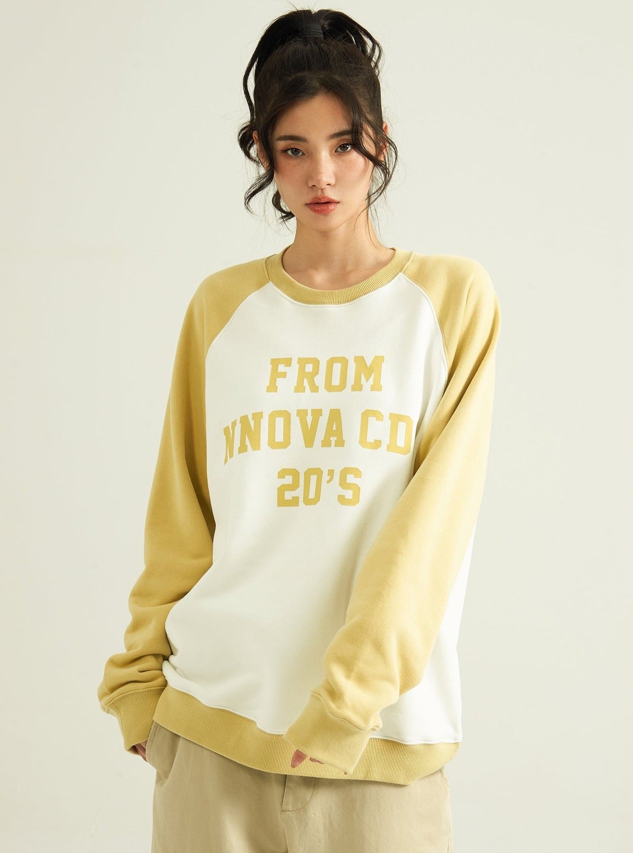 Long sleeve crewneck sweatshirt