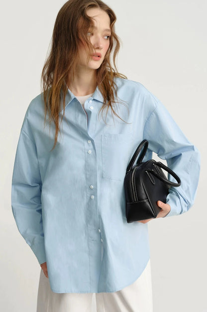 DESIGNER PLUS: FRENCH BLUE LONG-SLEEVED SHIRT FOR PRE-FALL FASHION, WORN OVER AND UNDERNEATH, WITH A COTTON SHIRT SILHOUETTE