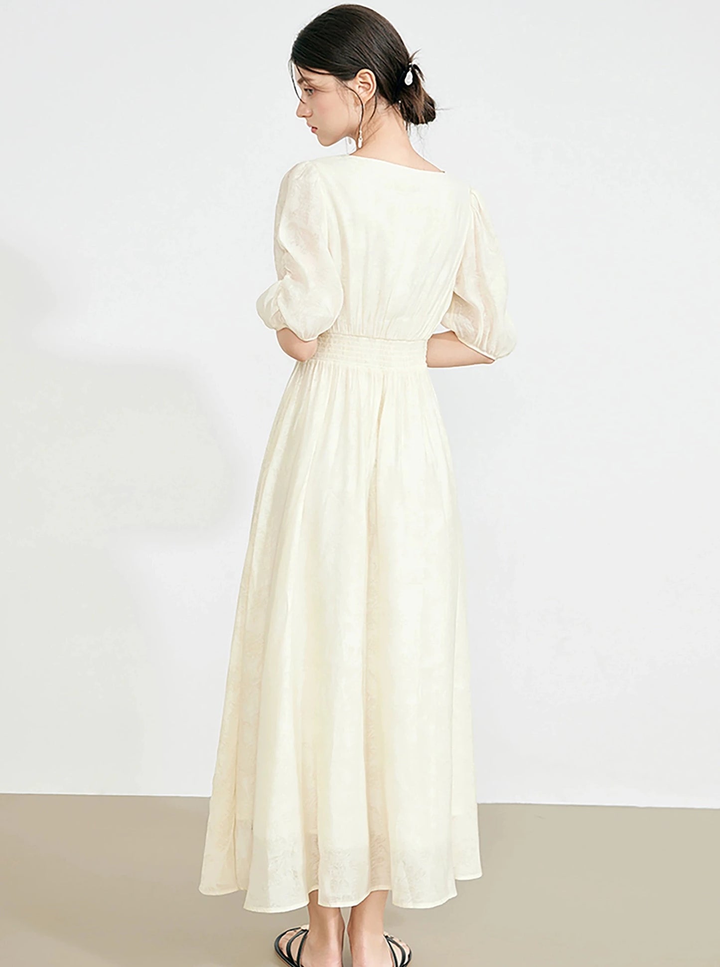 Französisches Sommerkleid mit Cinch-Taille