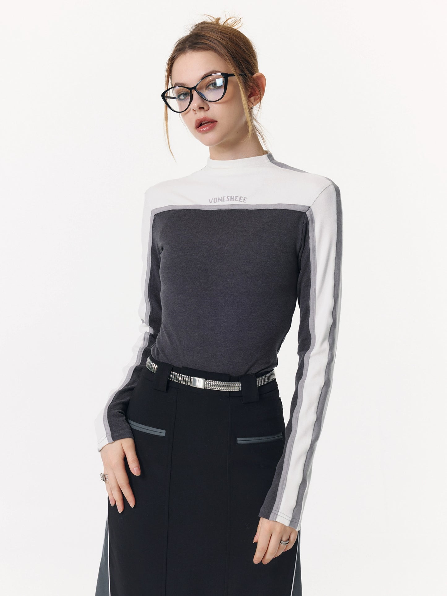 Elastic turtleneck T-shirt