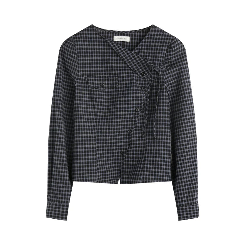 Anordnung aus diagonal kariertem Hemd und Blumenrock